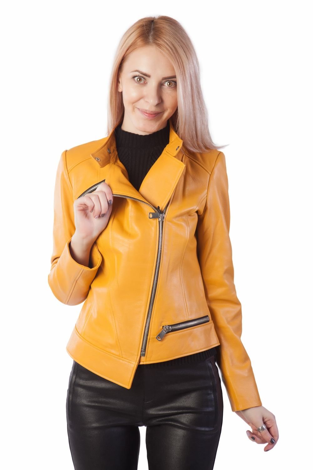 Яркая приталенная женская куртка с косой молнией 46821 5045